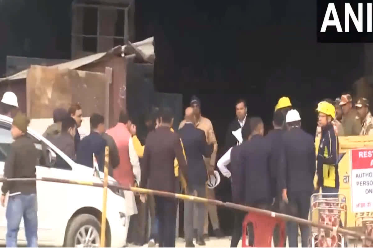 Uttarkashi Tunnel Rescue Update: सुरंग के अंदर की जा रही मैनुअल ड्रिलिंग, जायजा लेने पहुंचे सीएम पुष्कर धामी