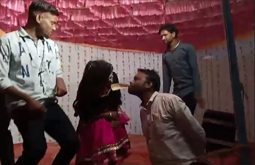 Obscene behavior of Dindori Panchayat Officer