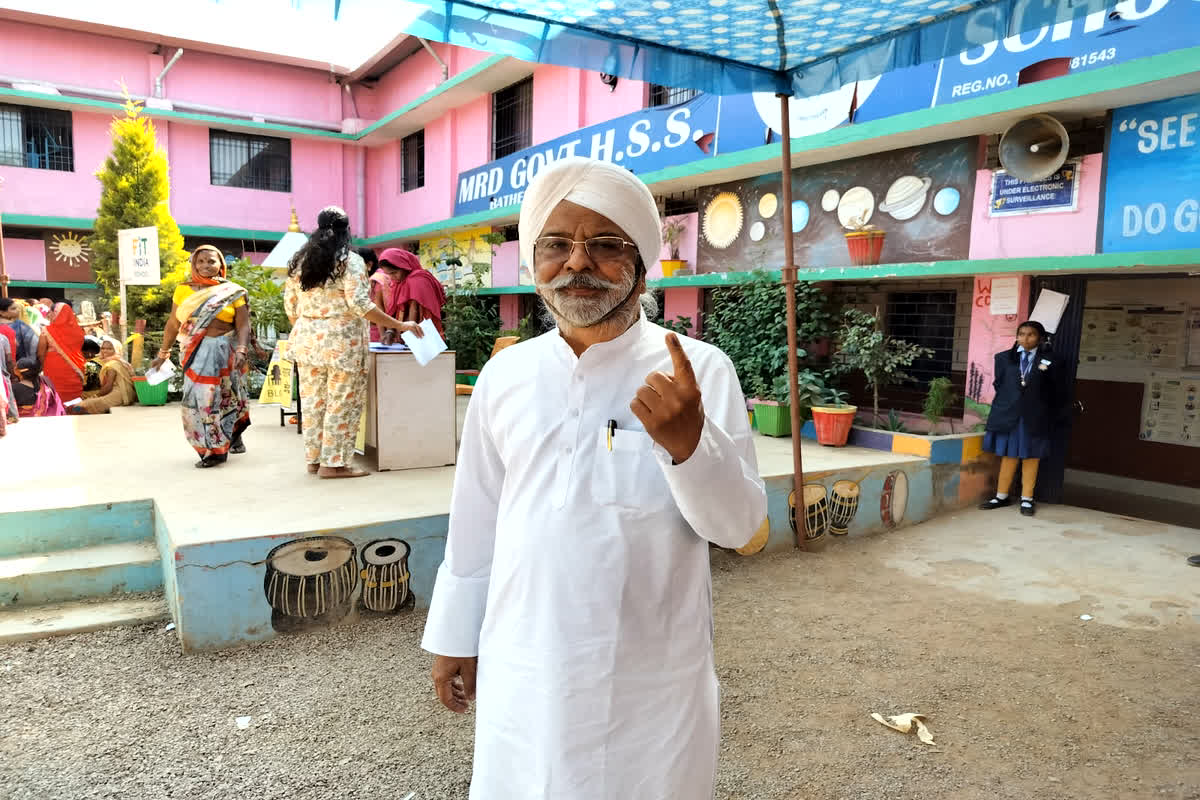 Former MLA from Dhamtari Gurmukh Singh Hora cast his vote