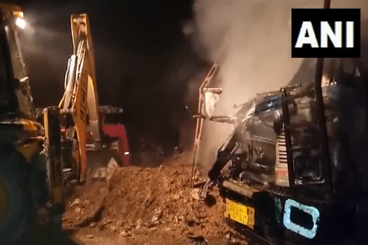 Yamunanagar Accident: बड़ा हादसा! हाईवे पर दो ट्रकों के बीच भीषण टक्कर से लगी आग, दो लोगों की जिंदा जलकर मौत…
