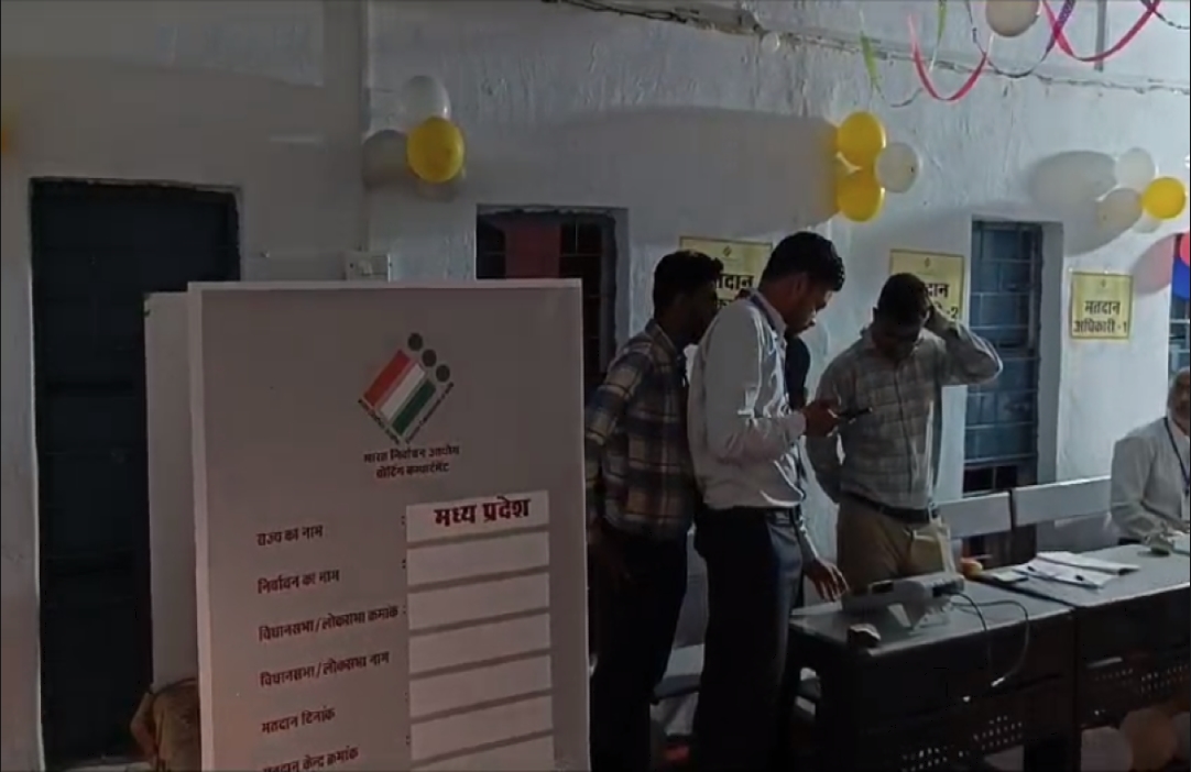 MP Assembly Election 2023 : जहां मुख्यमंत्री डालेंगे वोट वहीं खराब हुआ EVM, अभी तक नहीं शुरू हुआ मतदान