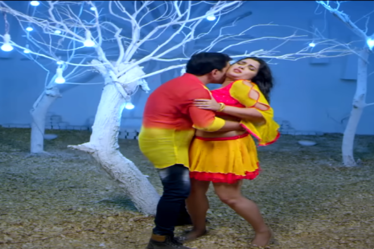 आम्रपाली को अकेला देख खुद को रोक नहीं पाए निरहुआ, सीने से लगाकर इन अंगों पर करने लगे किस, एक्ट्रेस के तन बदन में लगी आग