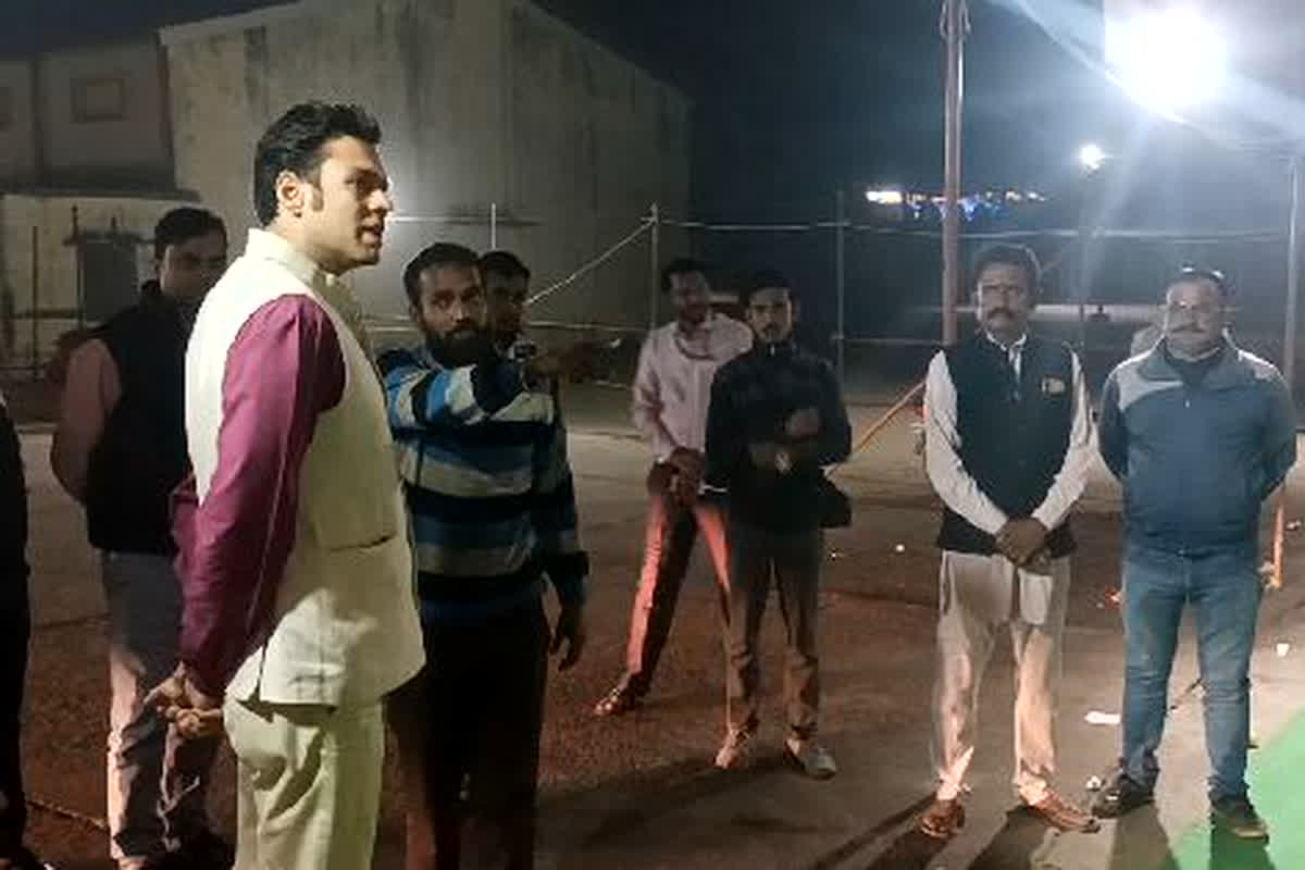 MP Election Result 2023: जिला निर्वाचन अधिकारी अवि प्रसाद ने लिया स्ट्रांग रूम का जायजा, चप्पे-चप्पे पर तैनात किए सुरक्षा बल