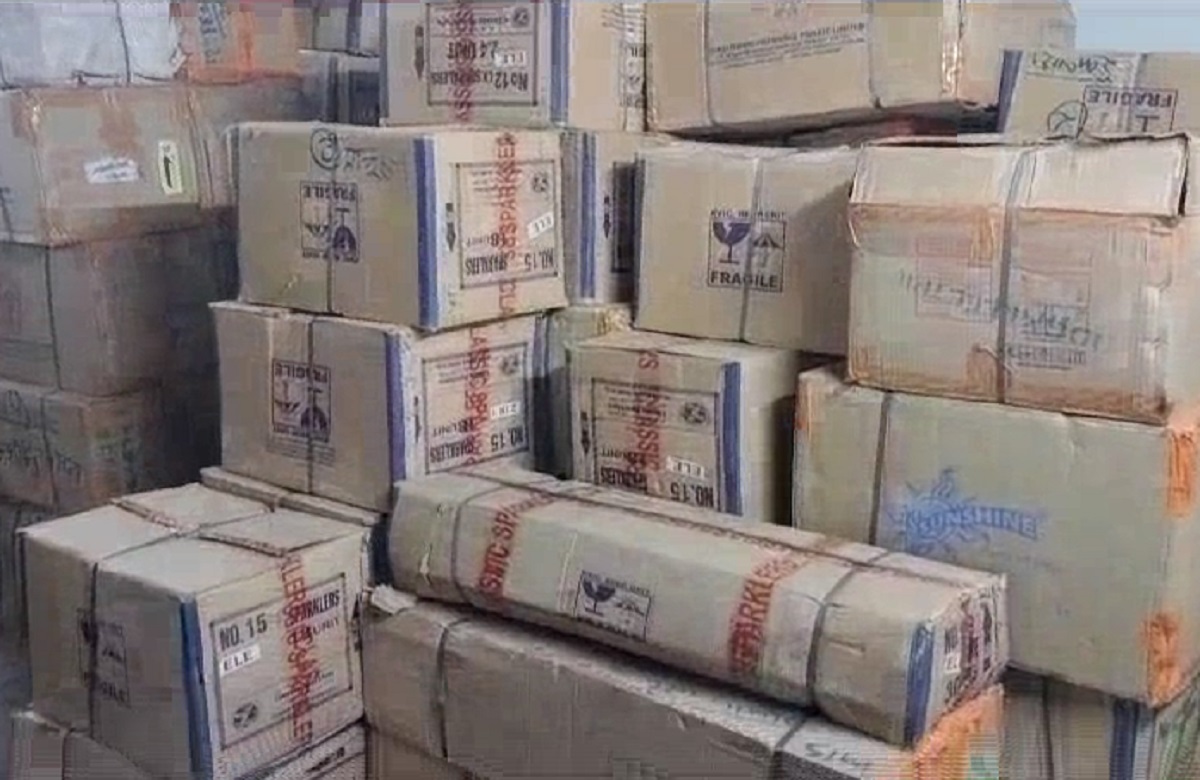 Korba News: पुलिस ने व्यवसायी के घर में अवैध पटाखों के खिलाफ की छापे मारी, करीब इतने लाख के अवैध पटाखे किए जब्त