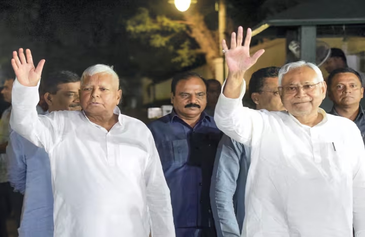 Bihar News : सीएम नीतीश कुमार से मिलने पहुंचे लालू और तेजस्वी यादव, करीब 40 मिनट तक चली सीक्रेट मीटिंग