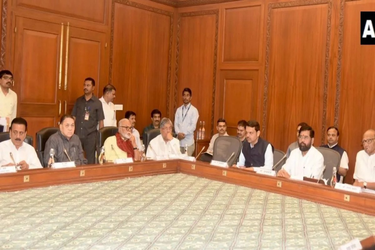 Maratha Reservation Update : महाराष्ट्र में मराठा आरक्षण आंदोलन तेज..! सर्वदलीय बैठक हुई शुरू, कई दिग्गज नेताओं की है मौजूदगी..