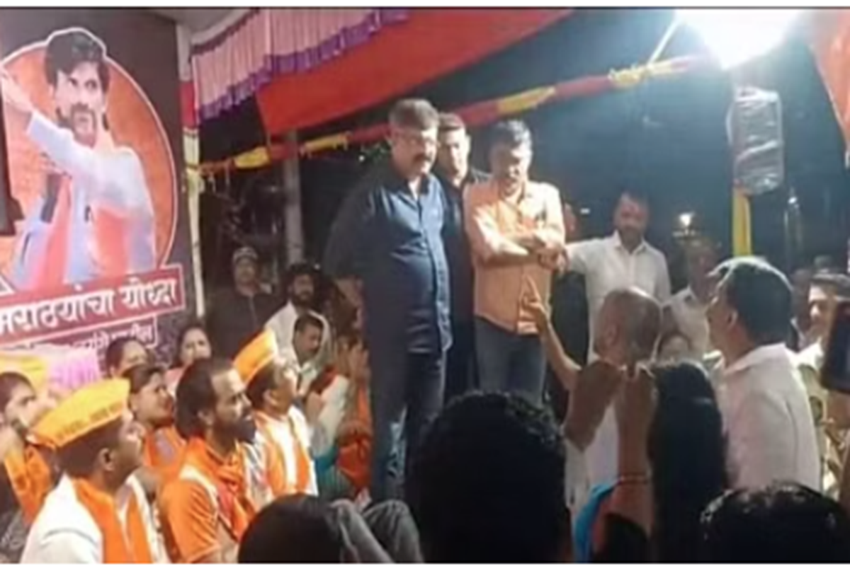 Maratha Reservation: नीचे उतरो..नीचे उतरो…आपके लिए मंच पर जगह नहीं, मराठा आरक्षण समर्थकों ने NCP नेता आव्हाड को मंच से उतारा