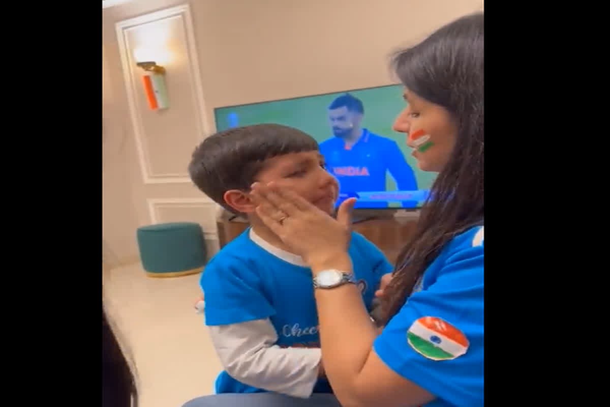 ICC World Cup 2023 Final: वर्ल्ड कप में टीम इंडिया की हार के बाद फूट-फूटकर रोया नन्हा फैन, बच्चे का इमोशनल वीडियो देख फैंस भी लगे रोने…