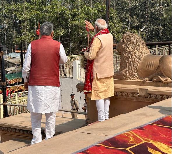 पू्र्व मुख्यमंत्री रमन सिंह ने कहा कि मां बम्लेश्वरी से प्रार्थना है कि छत्तीसगढ़ को अपराध और भ्रष्टाचार से मुक्त कर सुशासन और विकास की सरकार स्थापित करें।