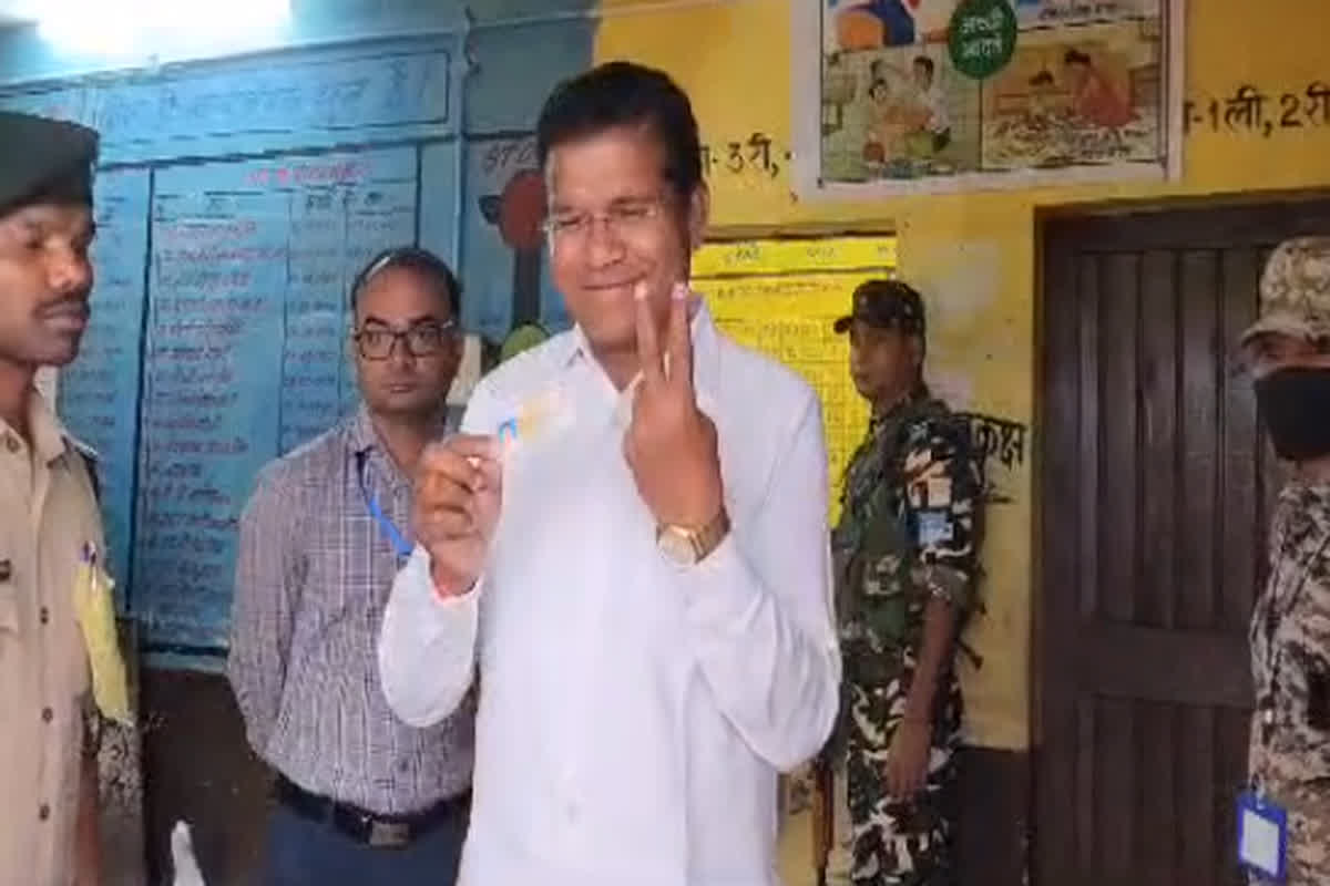 Kondagaon election update live: पहले चरण का मतदान शुरू, कोण्डागांव विधायक मोहन मरकाम ने किया मतदान