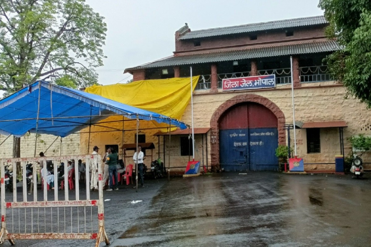 MP Election 2023: पुरानी जेल में बंद हुआ जनता का फैसला, स्ट्रॉन्ग रूम के बाहर लगी स्क्रीन पर पार्टियों की कड़ी निगरानी