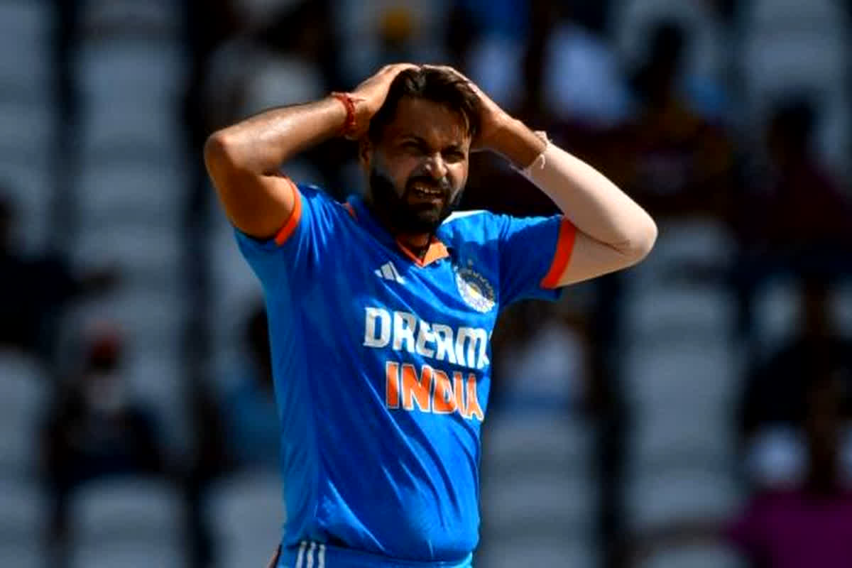 Mukesh Kumar Wedding Today: भारत और ऑस्ट्रेलिया के मुकाबले के बीच आज सात फेरे लेंगे टीम इंडिया के ये स्टार गेंदबाज, सीरीज छोड़कर लौटे घर