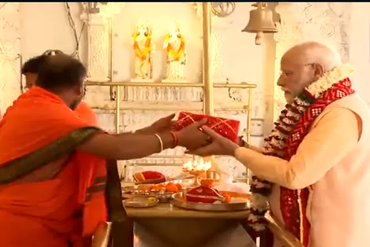 PM Modi IN Dongargarh: डोंगरगढ़ पहुंचे पीएम मोदी, मां बम्लेश्वरी के दर्शन कर की  मंगल कामना, यहां देखें खूबसूरत तस्वीरें