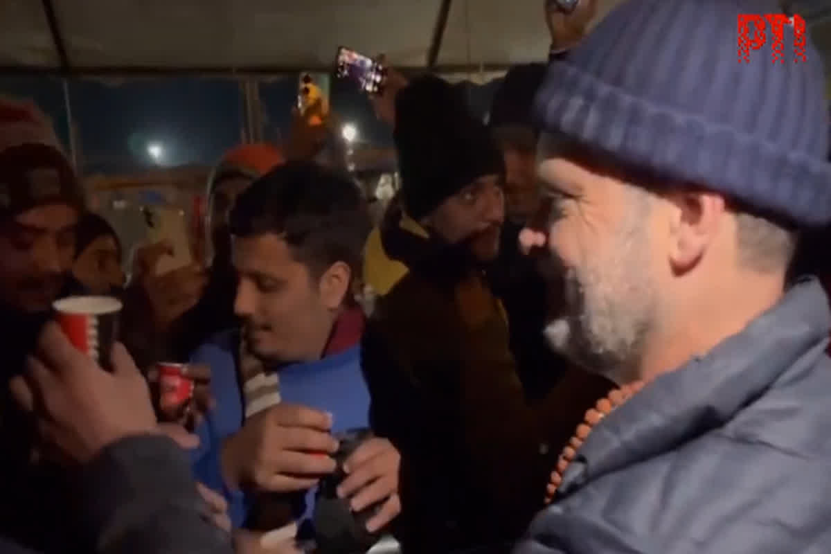 Rahul Gandhi Kedarnath Visit: अब राहुल गांधी बने ‘चाय वाला’, केदारनाथ पहुंचकर महादेव के भक्तों को पिलाई चाय…