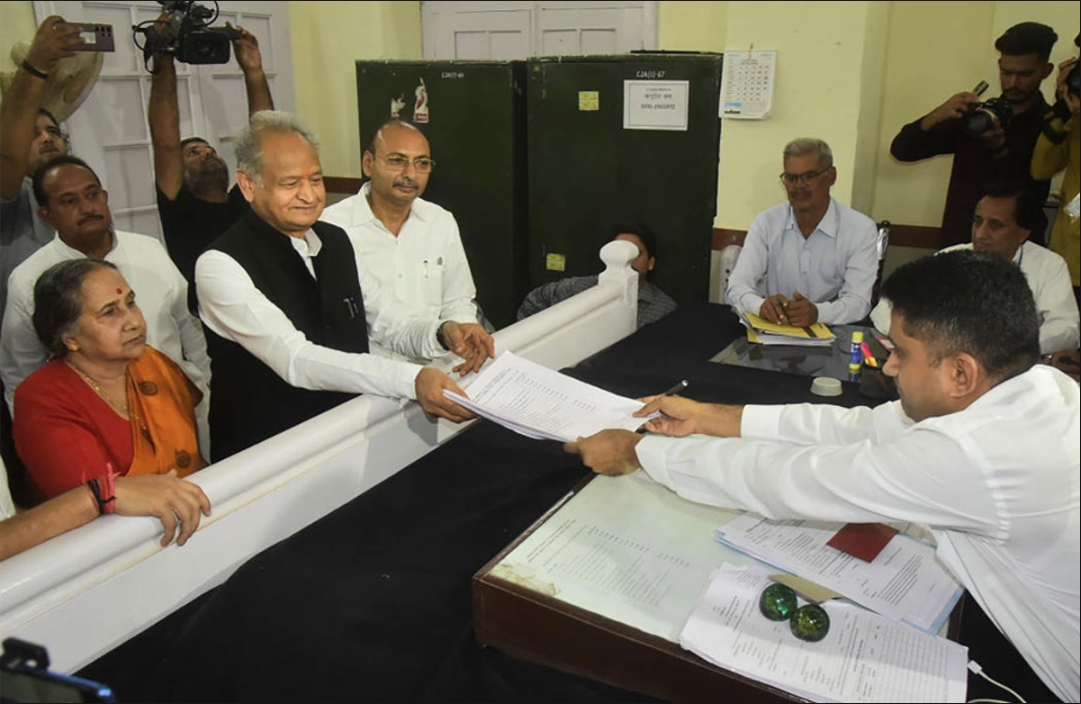 Rajasthan Assembly Elections 2023 : सीएम अशोक गहलोत ने दाखिल किया अपना नामांकन पत्र, सरकार बनाने का किया दावा