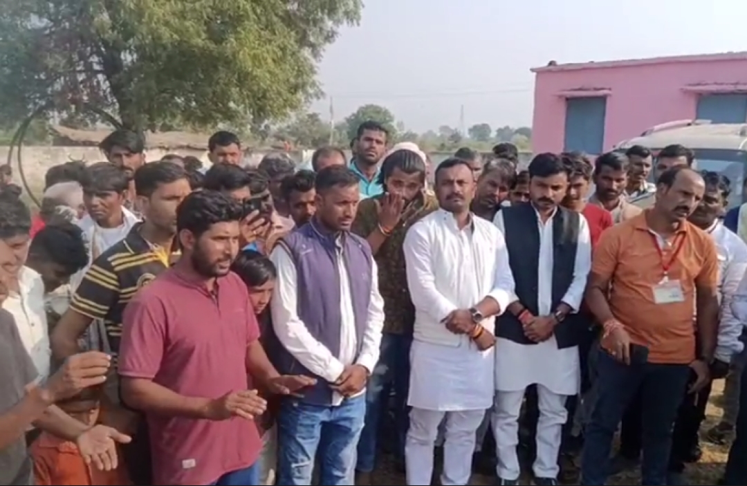 Rajgarh Vidhan Sabha Chunav 2023 : इस गांव में 3 बजे तक नहीं हुआ मतदान, ग्रामीणों को मनाने पहुंचे अधिकारी और पुलिस प्रशासन