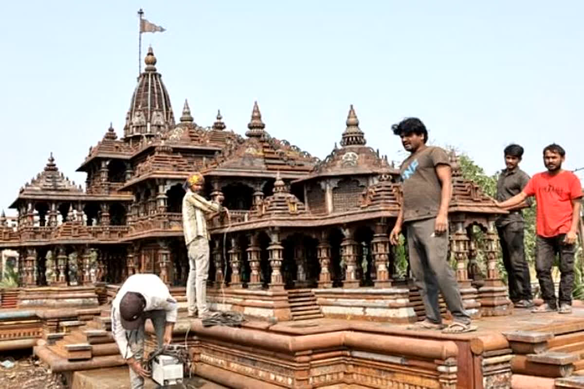 Ram Mandir: मुस्लिम कारीगरों ने निभाई राम मंदिर के निर्माण में अपनी सहभागिता, 21 टन वेस्ट आयरन से खूबसूरत भव्य मंदिर किया निर्माण