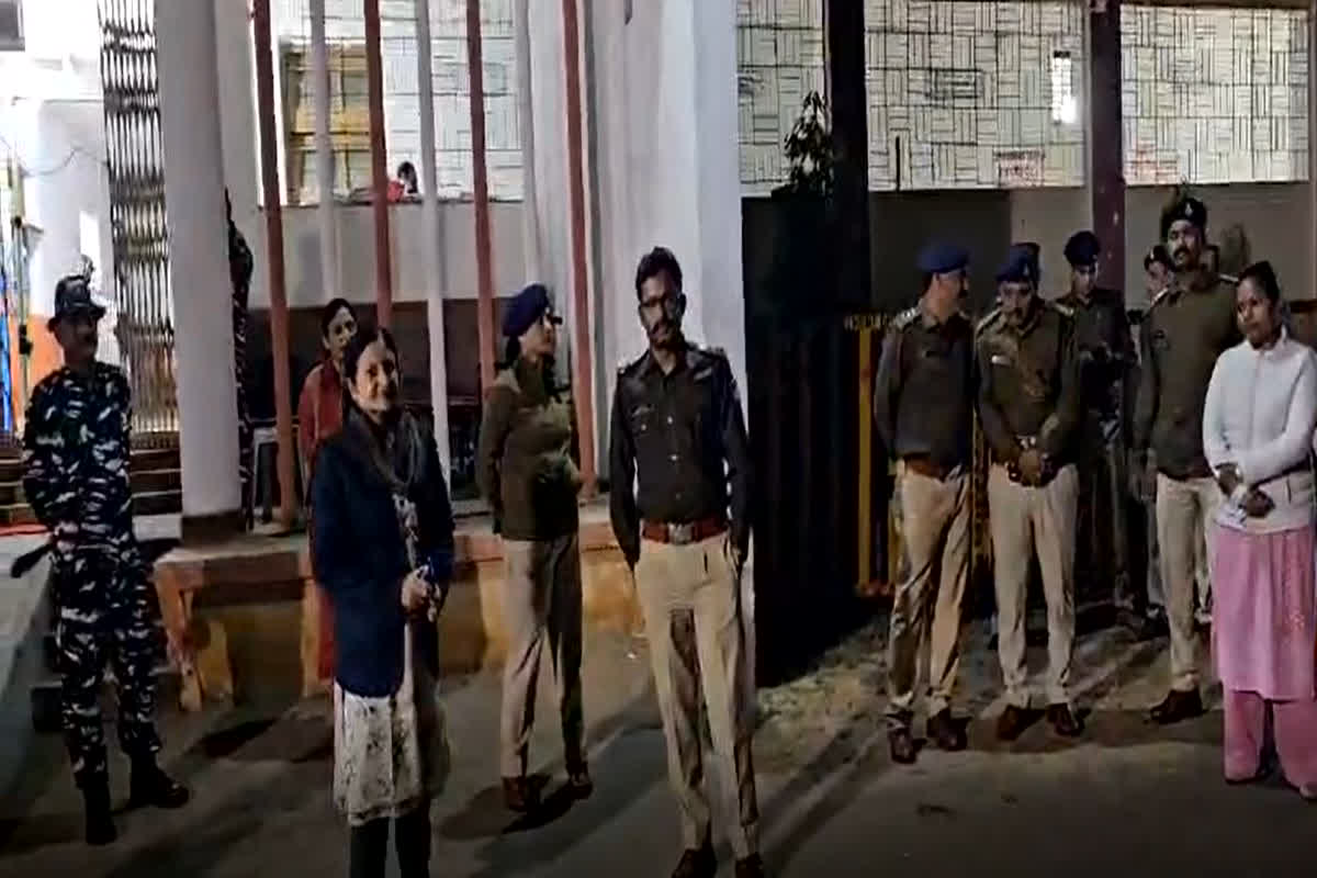 MP Election Result 2023: कलेक्टर और एसपी ने किया स्ट्रॉन्ग रूम का निरीक्षण, मतगणना की व्यवस्थाओं का लिया जायजा