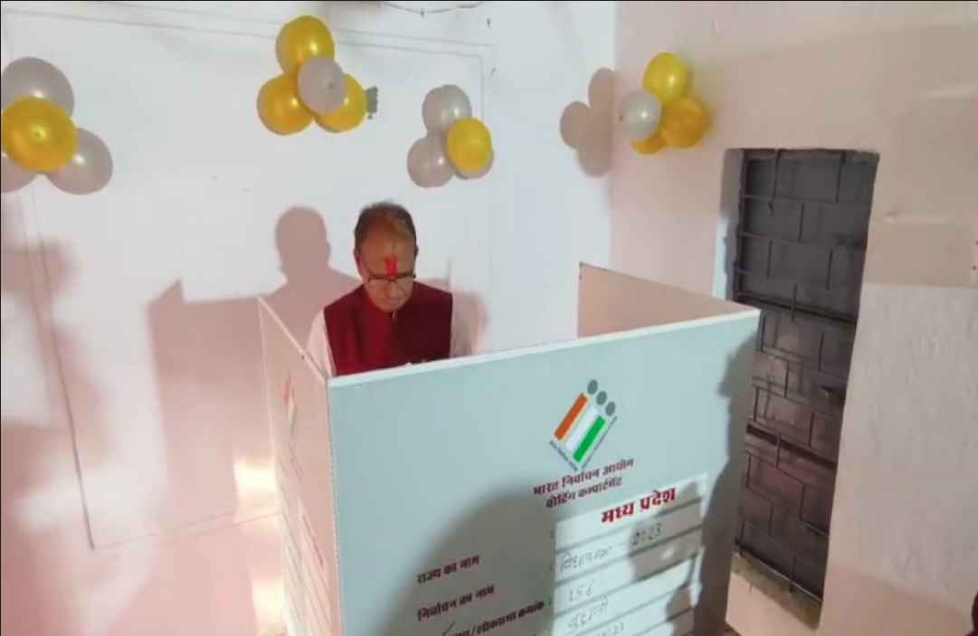 MP Vidhan Sabha Chunav 2023 : मध्यप्रदेश में आज लोकतंत्र का महापर्व, सीएम शिवराज ने किया मतदान