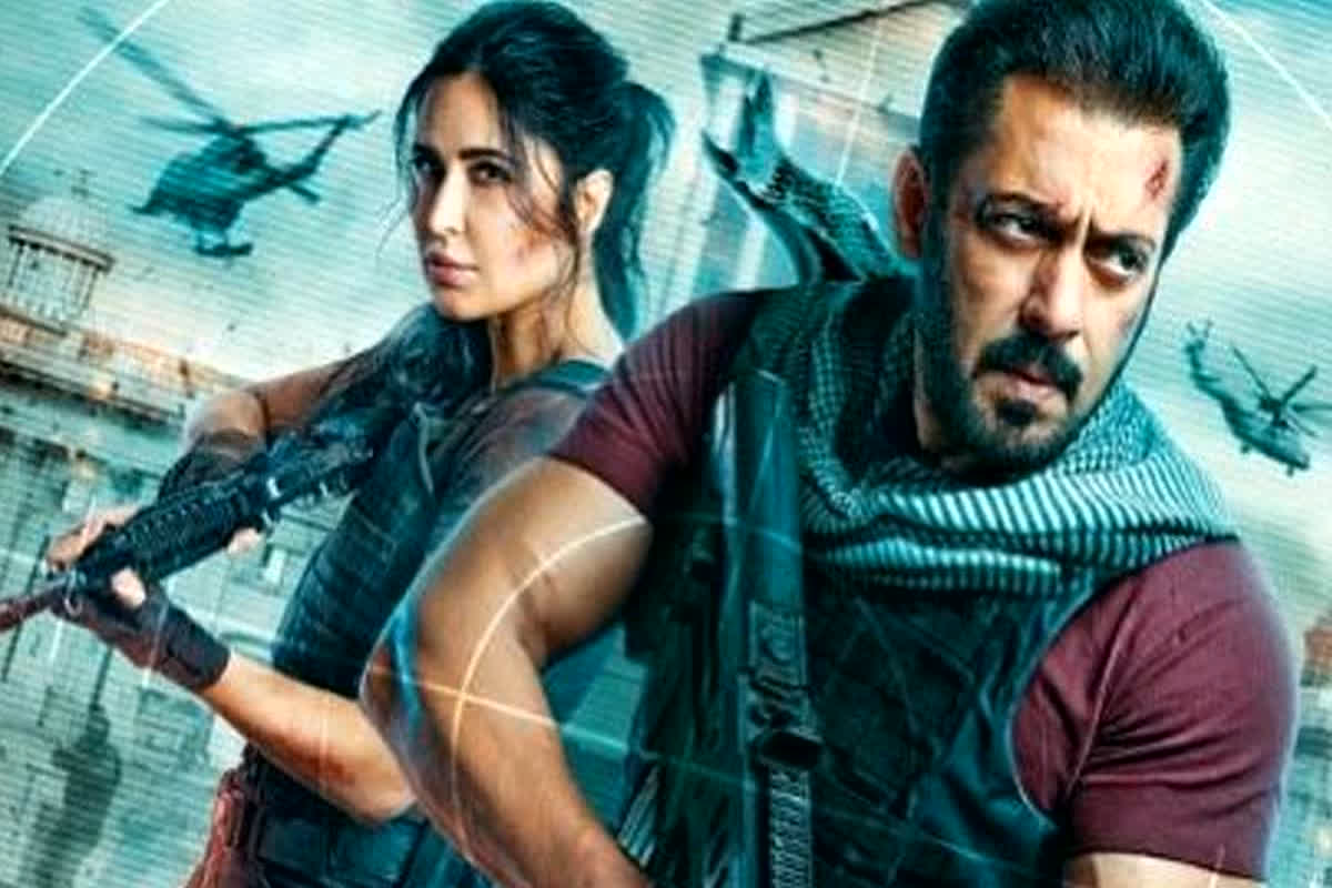 Tiger 3 Box Office Collection: Tiger 3 ने कमाई के मामले में तोड़े कई रिकॉर्ड, सलमान खान के फैन्स ने थिएटर में ही फोड़ डाले पटाखे, भाई जान ने दिया ऐसा रिएक्शन