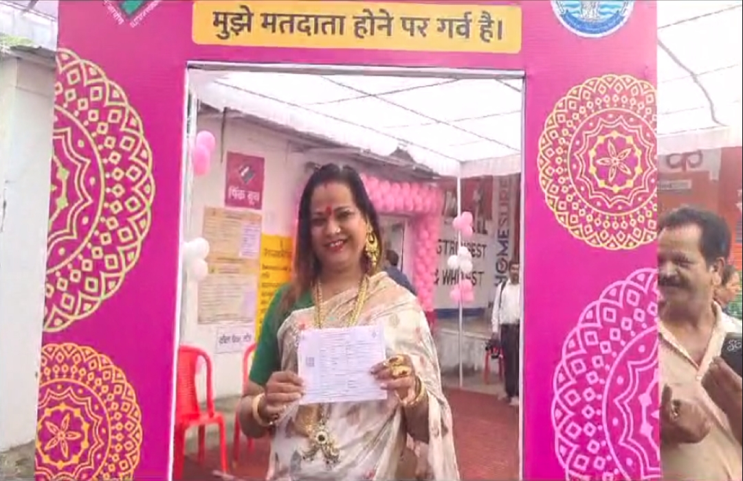MP Assembly Election 2023 : सज धजकर वोड डालने पहुंचे ट्रांसजेंडर, लोगों से की मतदान करने की अपील