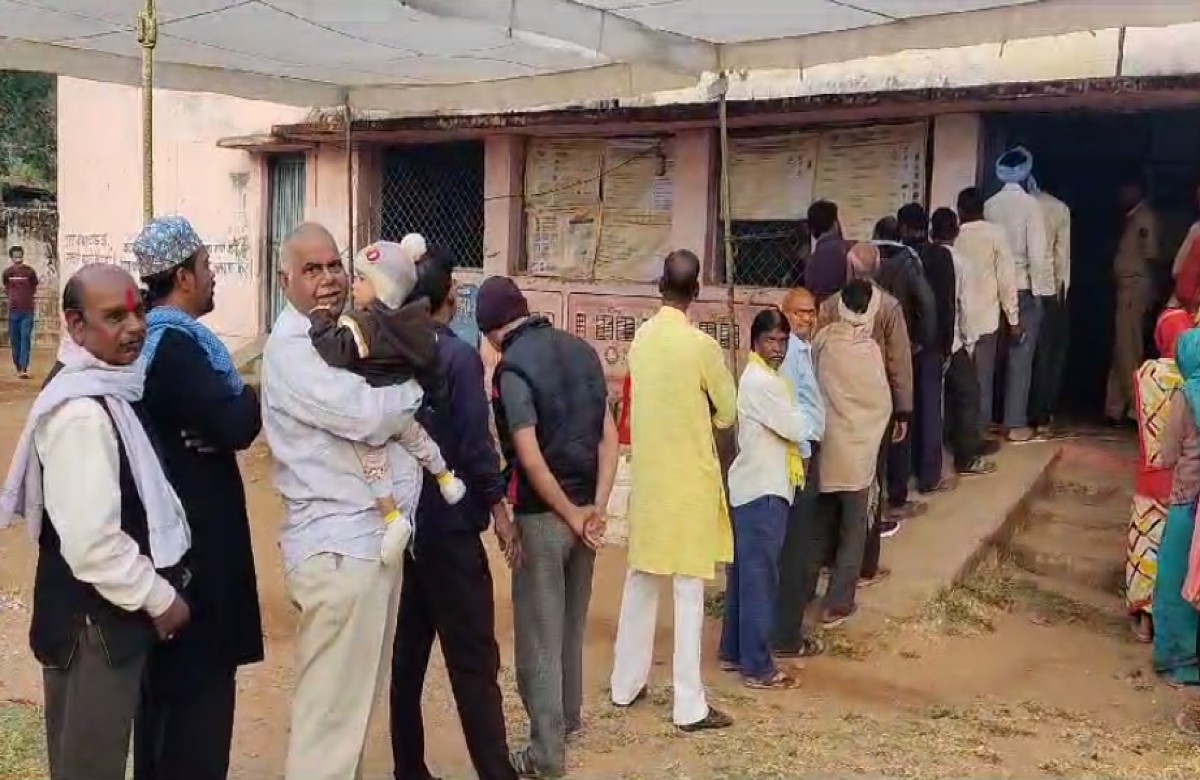 MP Assembly Election 2023 : राजधानी भोपाल समेत इन जिलों में मतदान शुरू, वोट डालने पहुंच रहे मतदाता