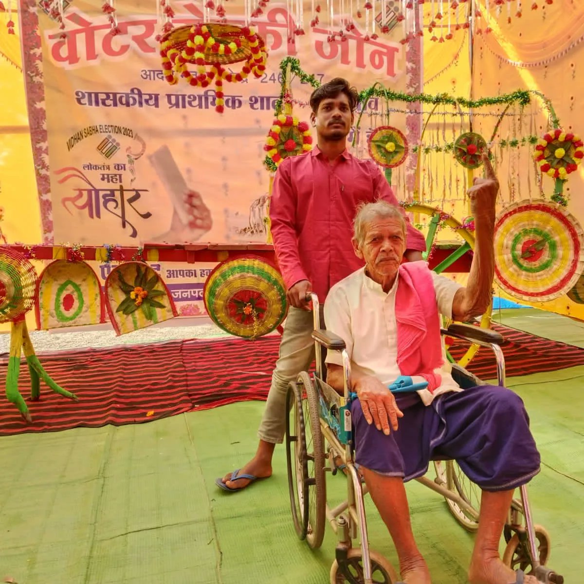 70 विधानसभा सीटों में कुल 958 अभ्यर्थी मैदान में उतरे हैं, जिनमें एक एक तृतीय लिंग प्रत्याशी भी शामिल है।