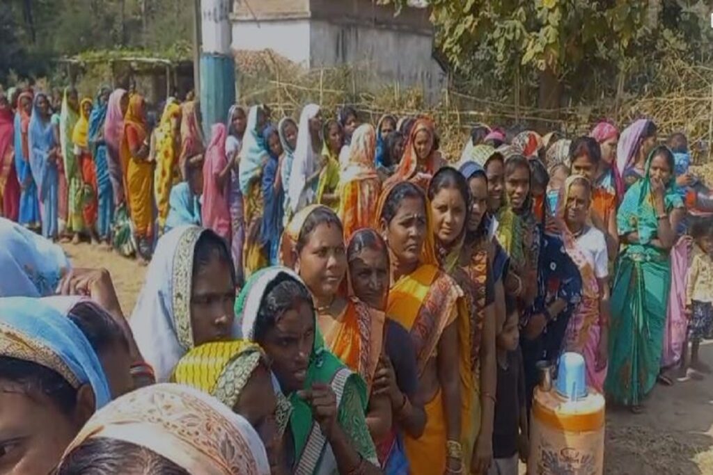 Voting started in the last hour in Khamhariya village