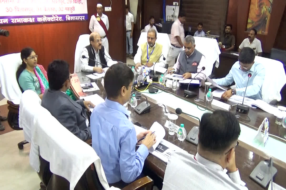 CG Assembly Election 2023 : भारत निर्वाचन आयोग के विशेष प्रेक्षकों और मुख्य निर्वाचन पदाधिकारी ने की मतदान की तैयारियों की समीक्षा, सभी व्यवस्थाएं सुनिश्चित करने के दिए निर्देश