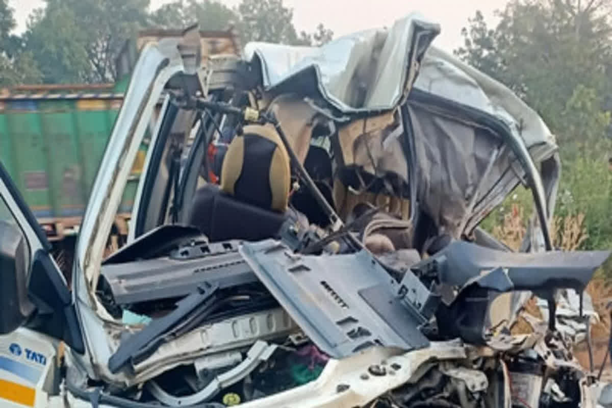 Bhuvaneswar Car Accident: एक मिनट की खुशी बदली गम में, भीषण सड़क हादसे में परिवार के 8 लोगों की मौत, 7 गंभीर रूप से घायल