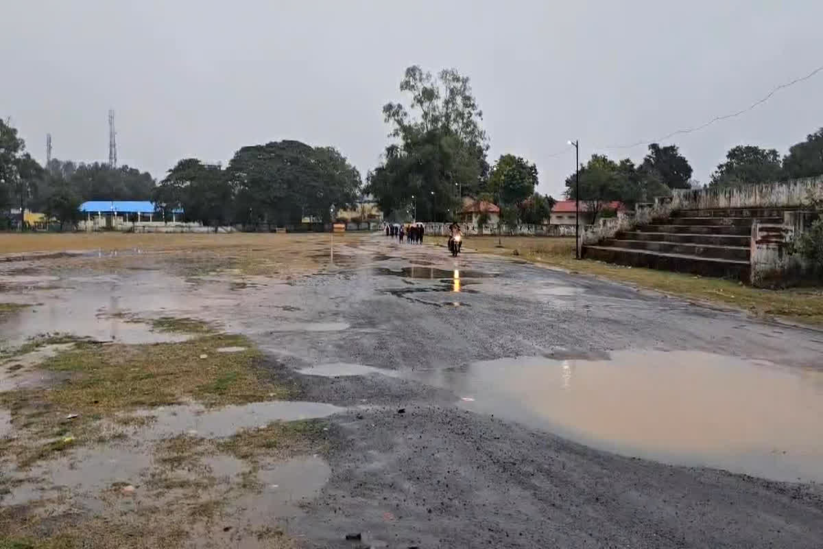 Cyclone Michaung In Pendra: कहर बरपा रहा है चक्रवाती तूफान मिचौंग, आने वाले दो दिनों में बढ़ सकती है ठंड, कलेक्टर ने अधिकारियों को दिए ये निर्देश