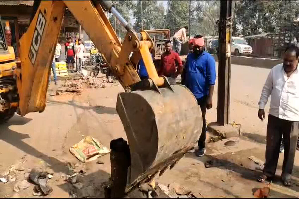 Bulldozer Action In Dhamtari