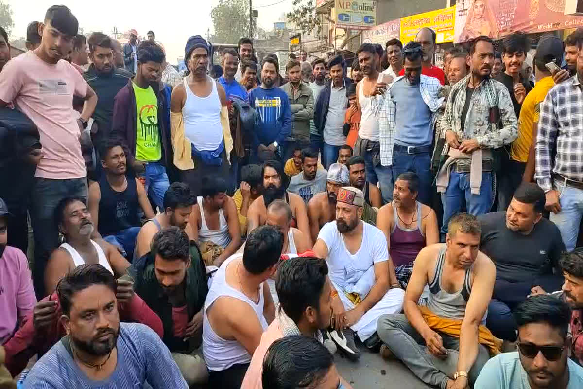 Jabalpur News: किसानों ने वेयर हाउस एसोसियेशन के साथ मिलकर खोला मोर्चा, घंटों तक किया चक्का जाम, ये है मामला