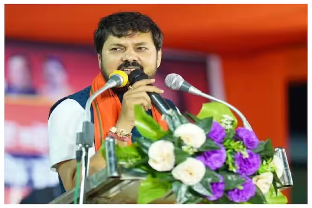 CG Dharsiwa Vidhan Sabha Result 2023: कलाकार अनुज शर्मा की नजर आ रही कलाकारी.. चल रहे है 17 हजार वोटों से आगे