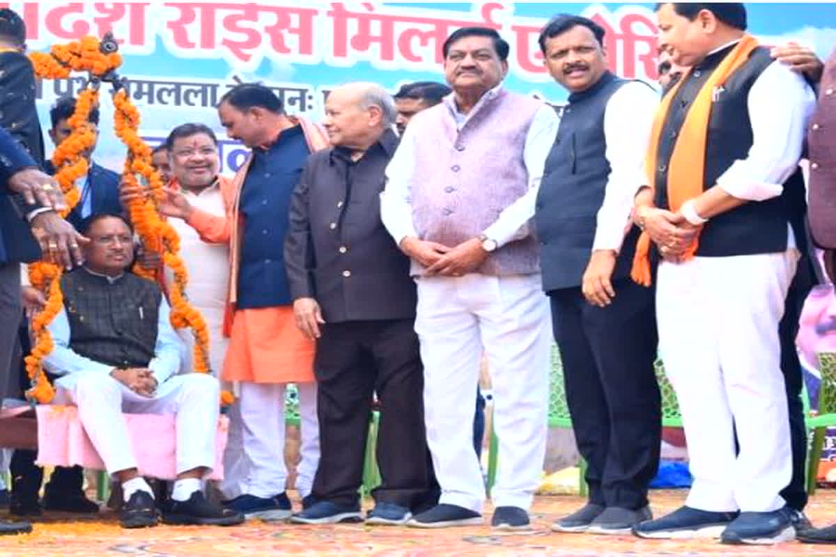 CM Vishnudeo Sai: राम मंदिर पहुंचे सीएम साय का कार्यकर्ताओं ने किया आत्मीय स्वागत, लड्डूओं से तौलकर किया अभिनंदन