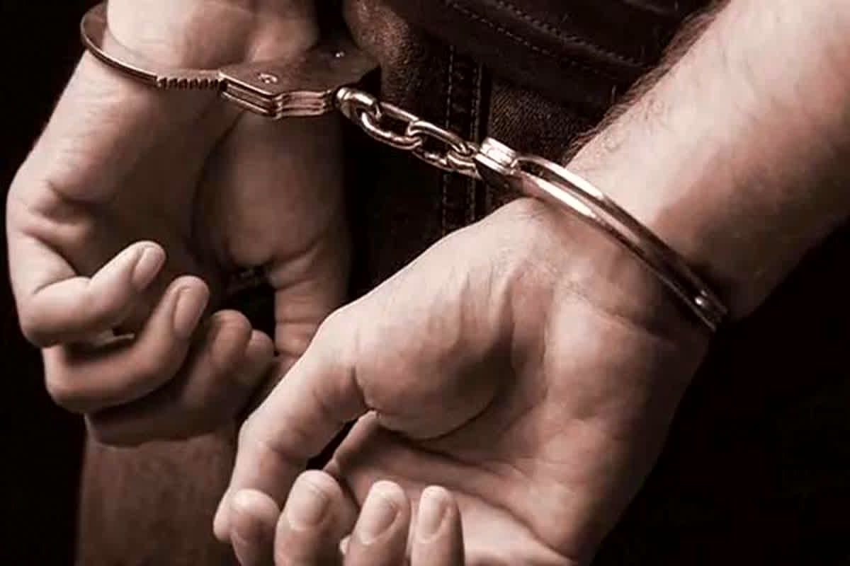 Bhilai News: चोरों ने जेल से छूटते ही घटना को दिया अंजाम, पुलिस ने आरोपियों को गिरफ्तार करते हुए वाहन किया जब्त