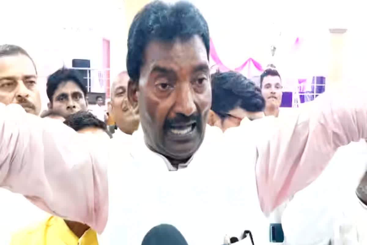 Fateh Bahadur Singh: RJD विधायक ने किया ब्रह्मा और मां सरस्वती का अपमान, कहा –  ‘चरित्रहीन थे भगवान ब्रह्मा, हमें पूजा चरित्रवान की करनी चाहिए ना कि…’