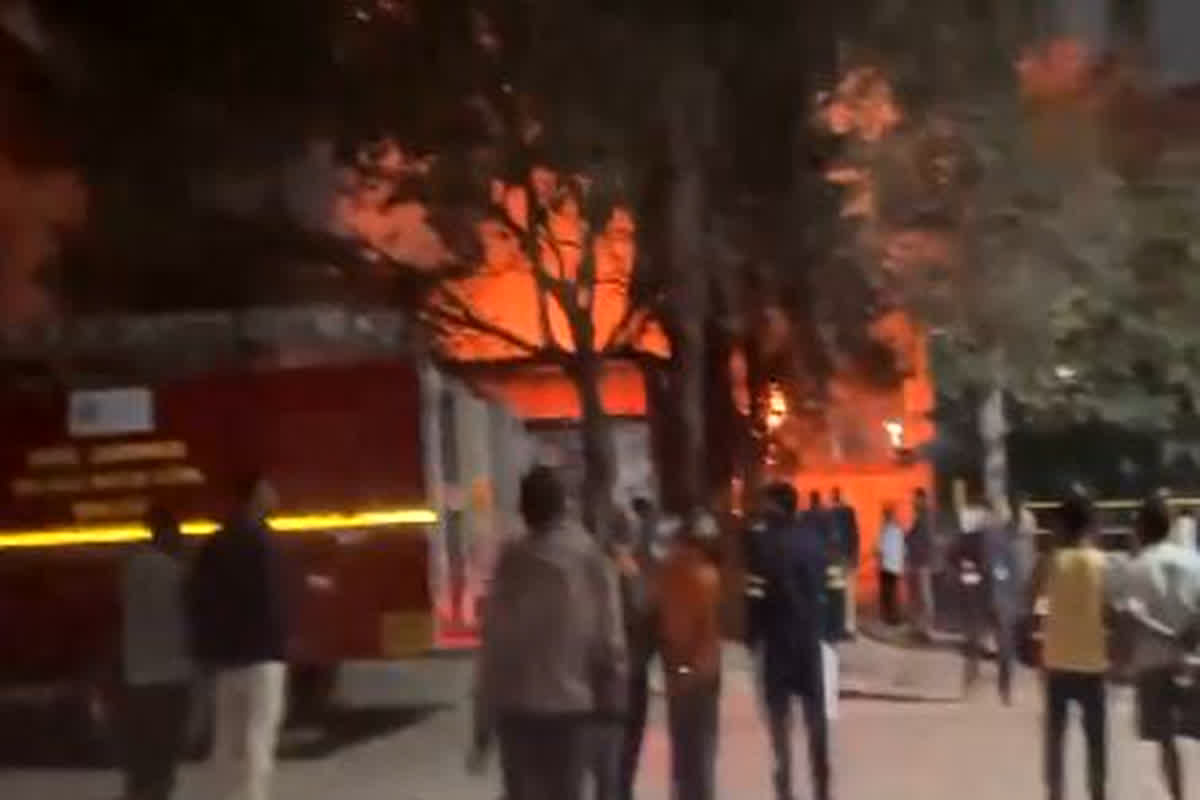 Chhatrapati Sambhaji Nagar fire: दस्ताना बनाने वाली फैक्ट्री में भीषण अगजनी, जिंदा जल गए 6 लोग, मची अफरातफरी