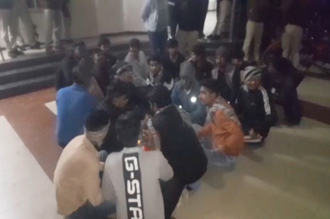Gwalior AVBP Protest: छात्रों को वाइस चांसलर की मदद करना पड़ा भारी, जज ने पहुंचाया हवालात, ABVP ने खोला मोर्चा, जानें पूरी खबर