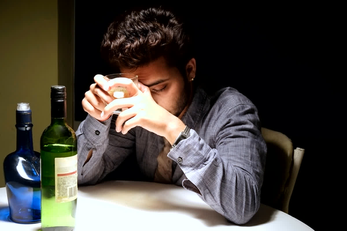New year party 2024: नए साल में पी ली ज्यादा शराब, तो हैंगओवर उतारने के लिए अपनाएं ये 5 तरीकें, मिनटों में गायब हो जाएगा नशा