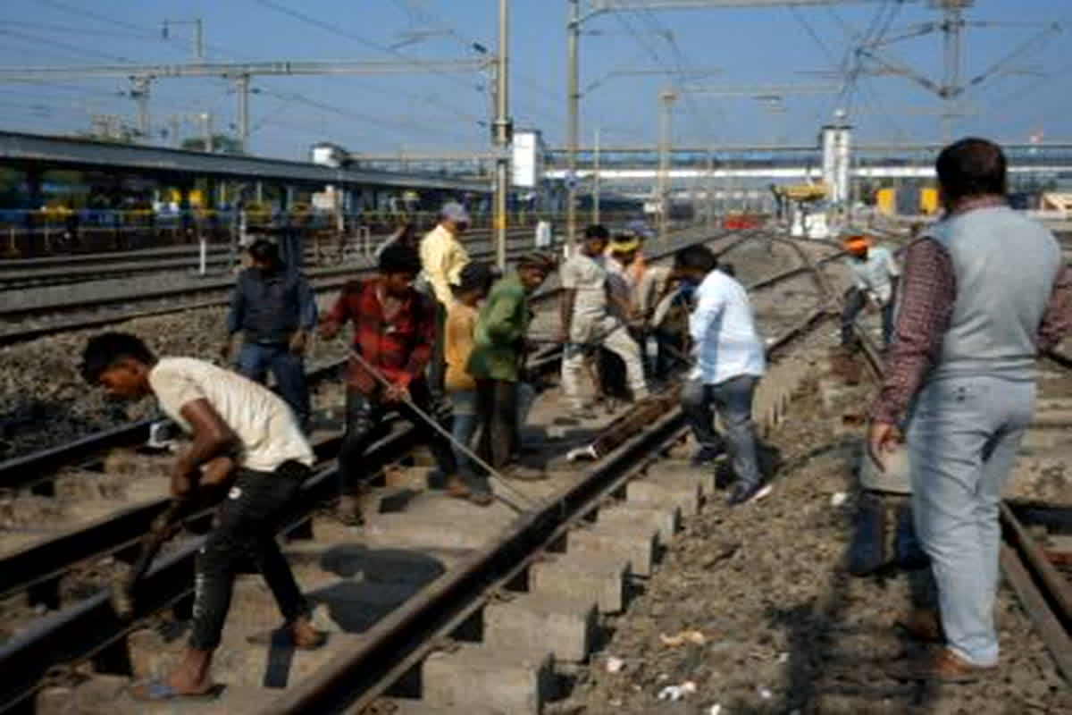 Indore Train Accident: ट्रैक ट्रायल के दौरान हुआ बड़ा हादसा, तेज रफ्तार ट्रेन की टक्कर से दो नाबालिग की दर्दनाक मौत