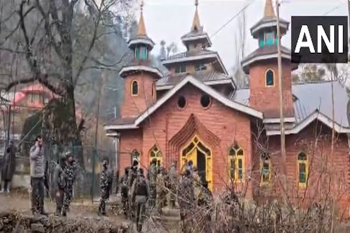 Terrorist Attack in Jammu and Kashmir: अजान दे रहे रिटायर्ड पुलिस अधिकारी को आतंकियों ने बनाया निशाना, सीने पर दनादन दाग दी गोलियां