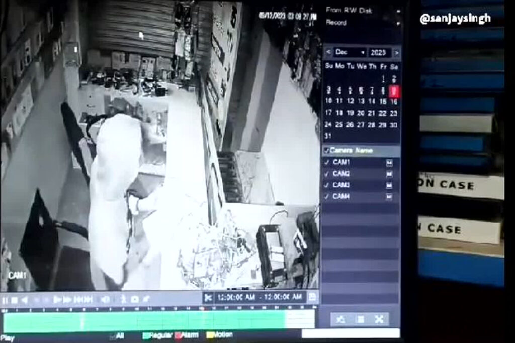 Panna Rheft In Mobile Shop