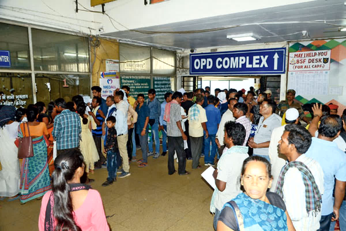 Indore News: तेजी से बढ़े मौसमी बीमारियों के मरीज, OPD में एक ही दिन में पहुंचे 2500 से ज्यादा मरीज