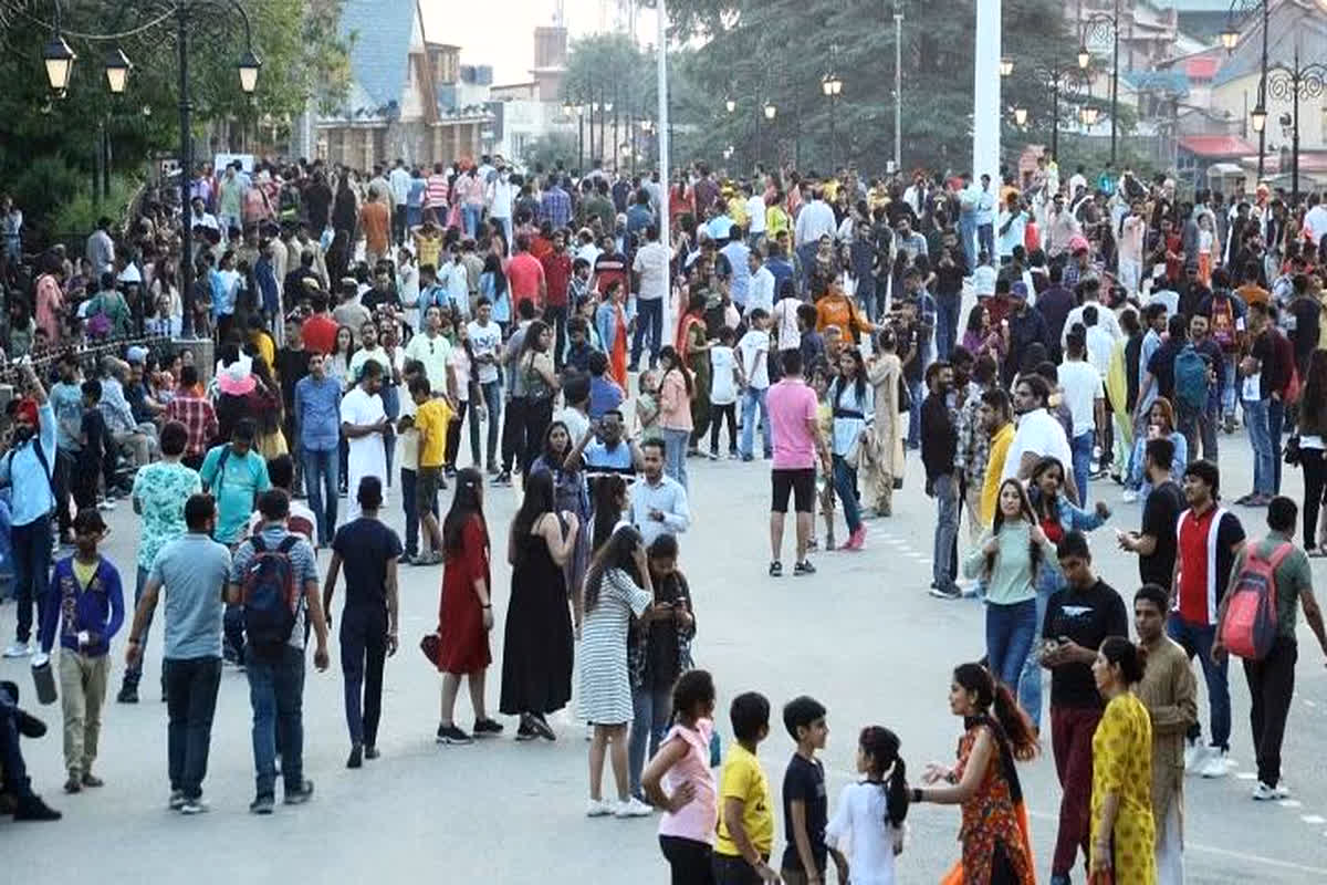 Shimla-Manali Tourists Crowd : शिमला-मनाली में उमड़ी पर्यटकों की भीड़, आकर्षण का केंद्र बनी अटल टनल