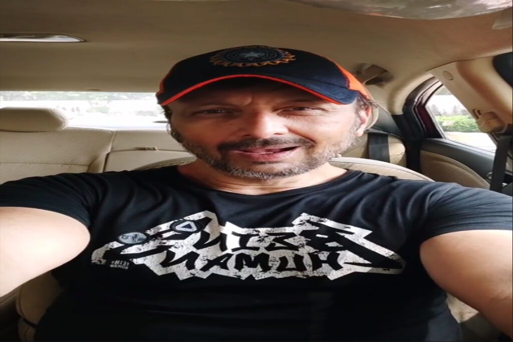 Bollywood actor Shiva Randhani reached Khargone