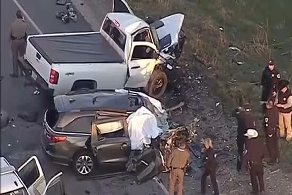 Texas Road Accident Indian Family: ट्रक से टक्कर के बाद वैन के उड़े परखच्चे, एक ही परिवार के 6 सदस्यों की मौत, मची चीख पुकार