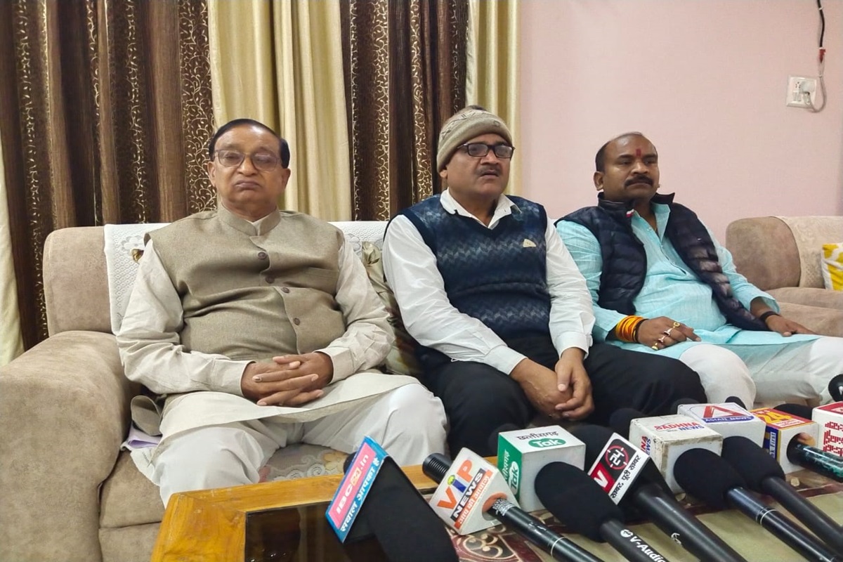 पूर्व विधायक कमरो समेत कांग्रेस नेताओं का विनय जायसवाल पर पलटवार, बोले- पार्टी के साथ गद्दारी करने वालों पर हो कार्रवाई