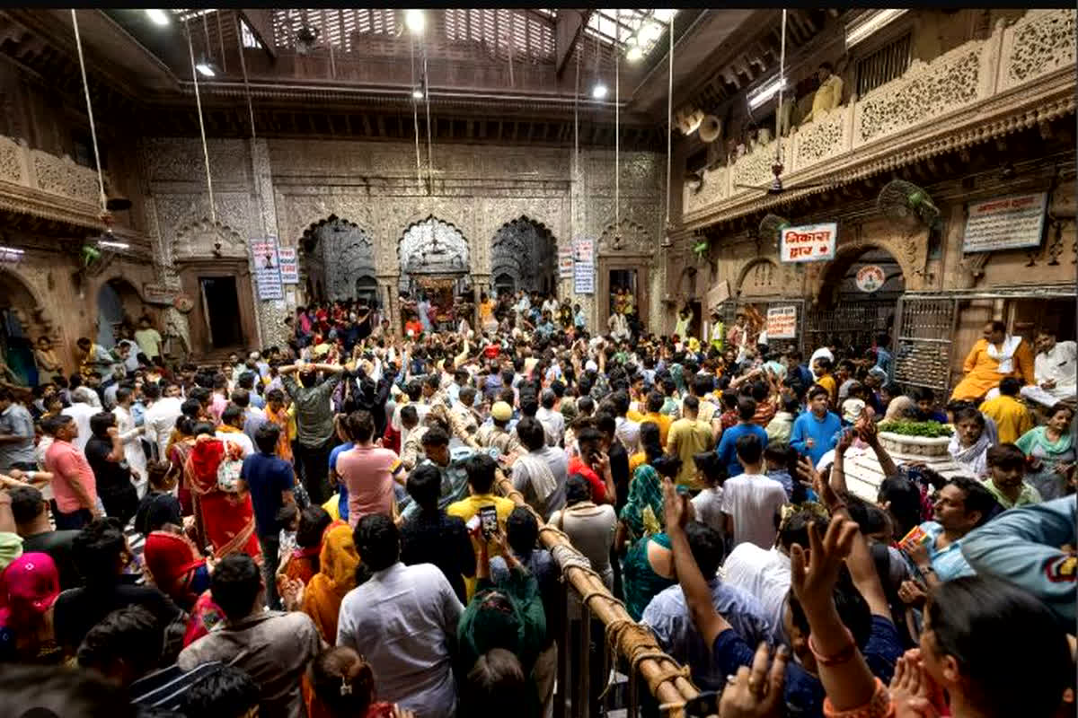 2 Women Died in Banke Bihari Temple: बांके बिहारी मंदिर में दो महिला श्रद्धालुओं की मौत, डॉक्टरों ने बताई चौकाने वाली वजह