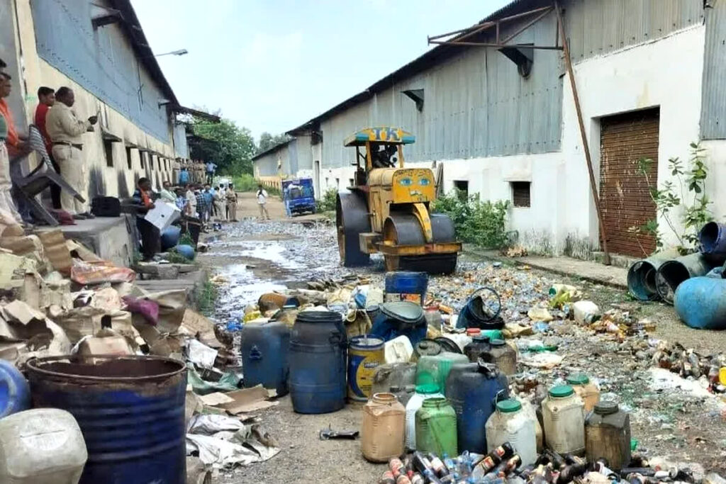 Bulldozer ran on liquor bottles in Ghaziabad